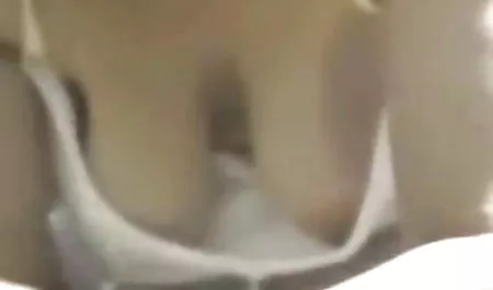 Busty Üvey anne aşırı erotik sahne video deepthroat seviyor