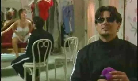 Kızıl saçlı bebek küçük en güzel erotik videolar siyah derin bir dildo daldırır