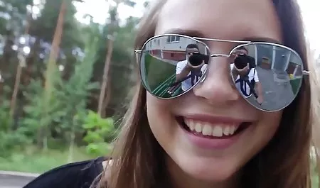 Teen gets erotik dans videolar sabit kanepede çarptı