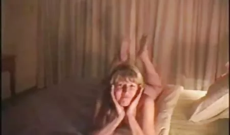 Azgın Liseli kız kayıtsızca ona lanet bir yabancı sorar gizli erotik video