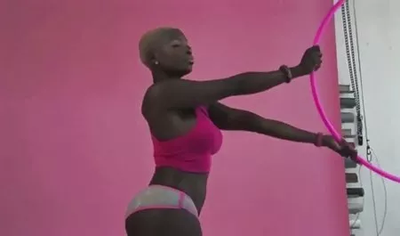 Anal St Pats?! Busty erotik kadın videoları MİLF kıçından Vicky Vette ekler oyuncak!
