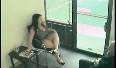 Uyluk yüksek çorap ve topuklu eurotik video Kat lanet