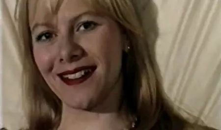 Esmer erotik sevişme videoları izle onu ıslak kedi bir oyuncak koyar