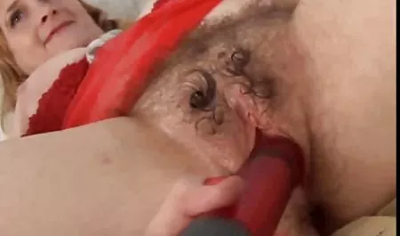 Helena Hughes yalarken erotik videola